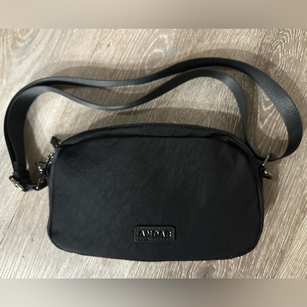 Andar Devin Active Bag in Black